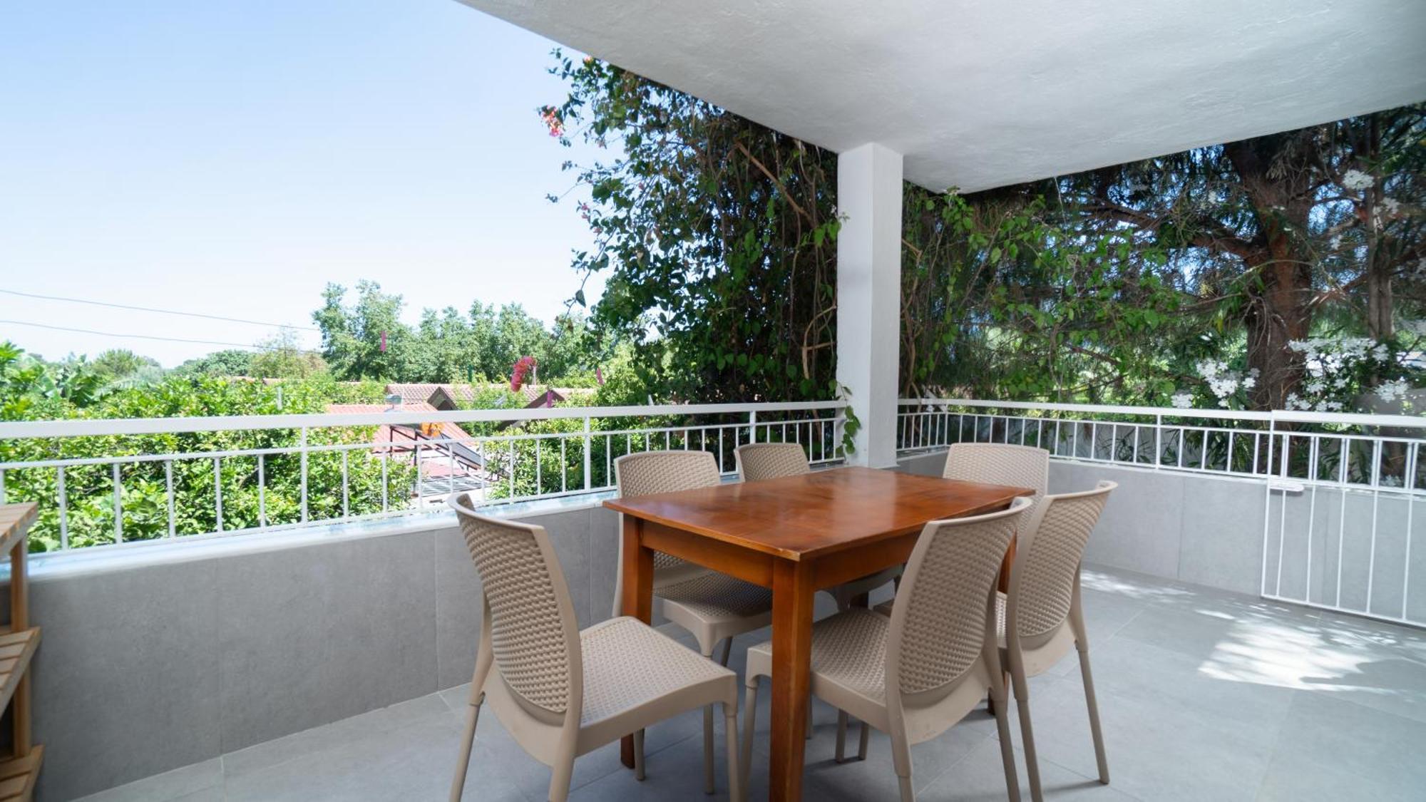 Lemon Garden Lodge Çıralı Bilik gambar